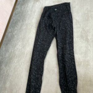 Black camouflage leggings